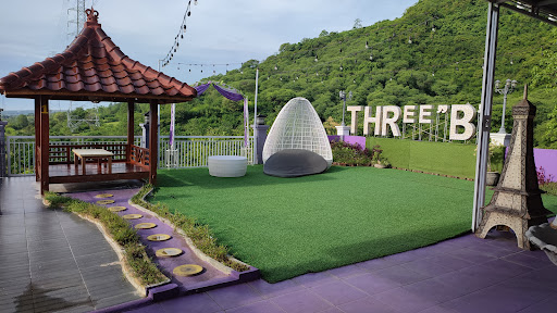 Three b Villa and Resto