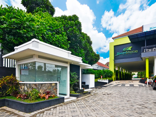 RiverStone Hotel & Cottage