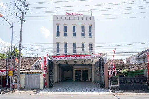 RedDoorz Plus @ Jalan Pemuda Timur Bojonegoro