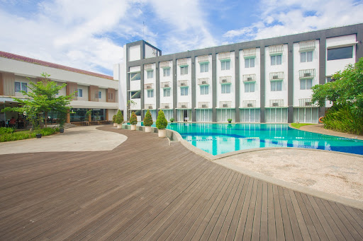 Front One Akshaya Hotel Karawang