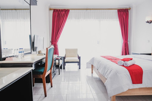Merpati Hotel & Spa