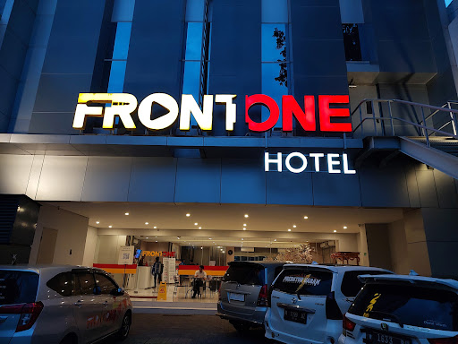 Front One Hotel Gresik