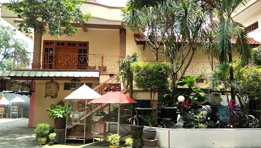 Hotel Shinta 1 near Stasiun Kertosono