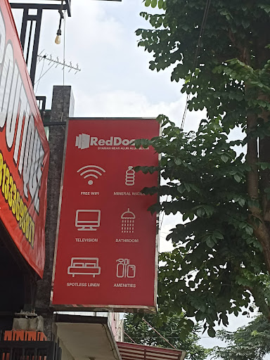 RedDoorz Syariah near Alun Alun Blitar