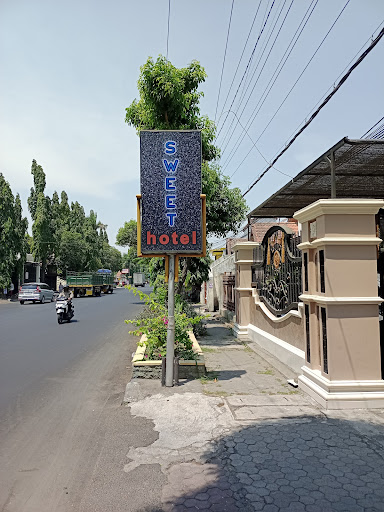 Sweet Hotel