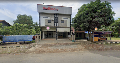 RedDoorz Plus Syariah near Alun Alun Kajen 2