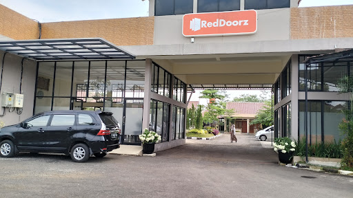 RedDoorz Plus Syariah @ Hotel Indonesia Kajen
