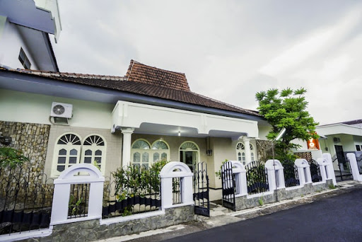 OYO 2004 Penginapan Bidara Syariah