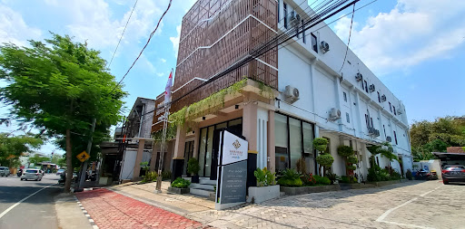 Ardiana Suite Hotel by Sajiwa