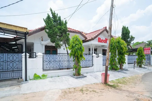 RedDoorz near Bundaran Ciceri