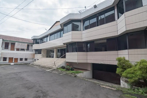 RedDoorz near Sukabumi Station 2