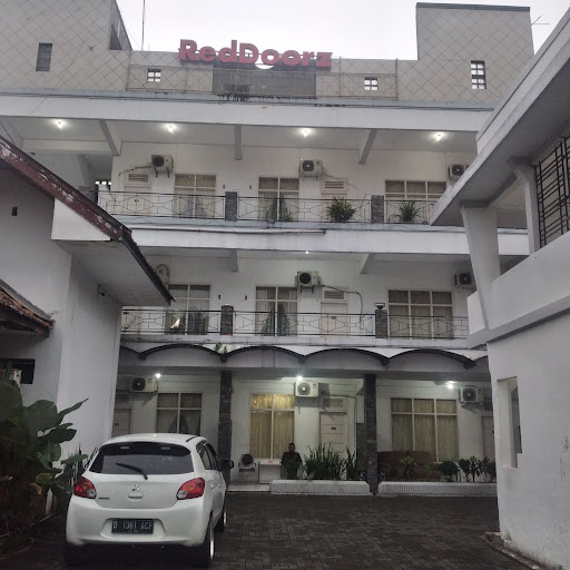 Hotel Kencana
