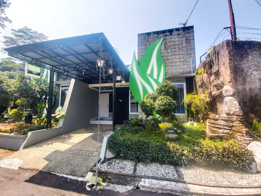 Almeria House Lake and Hill View Tasikmalaya