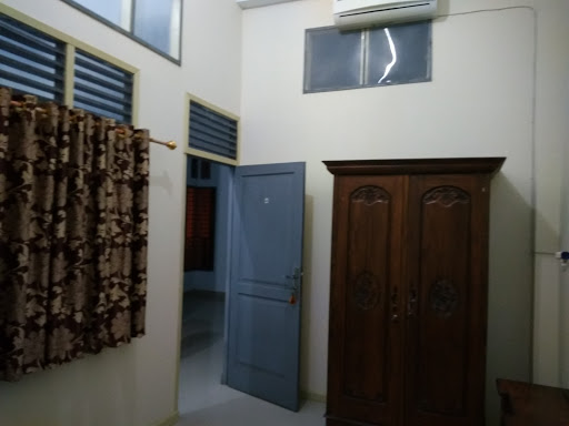 Hostel Youth/family homestay harian+Kos pria syari'a/bulanan
