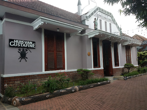 Huis Van Gustafine Villa