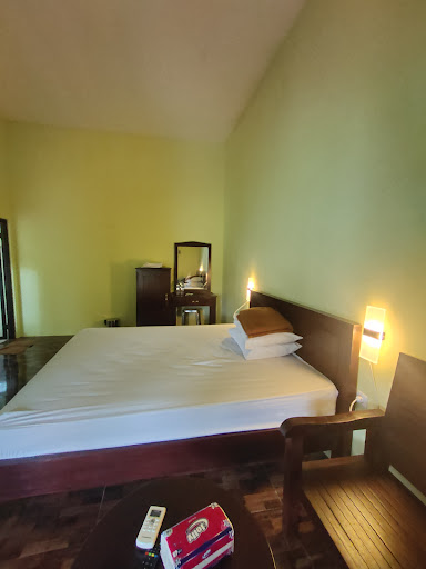 Rumah Kayu Pinggir Kali