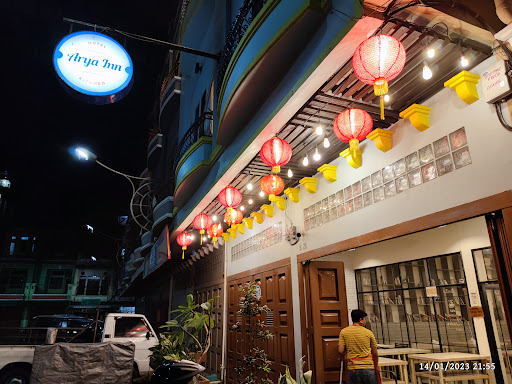 Arya Inn Hotel & Library Cafe
