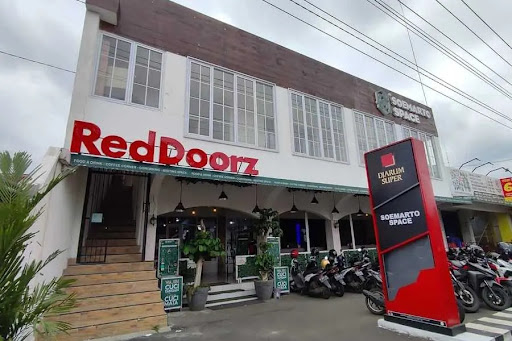 RedDoorz near Rita Super Mall Purwokerto