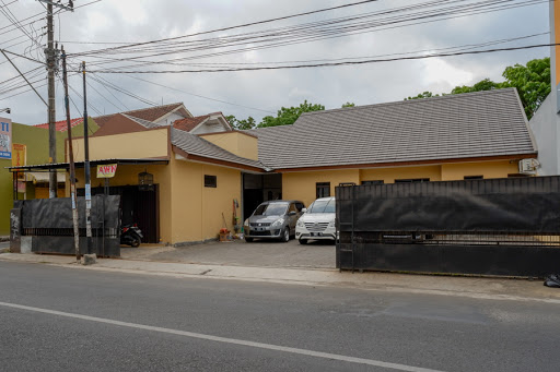 RedDoorz near Living Plaza Purwokerto