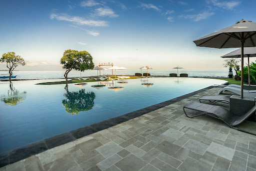 Lovina Beach Club & Resort