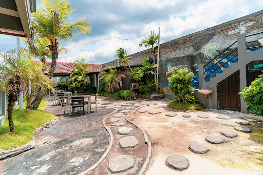 D'Fresh Guest House and Resto