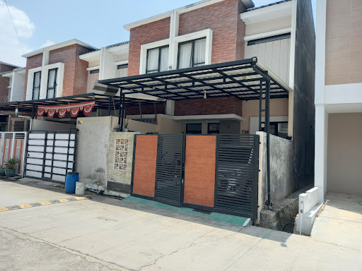 RR HOUSE