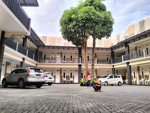Asmi Hotel