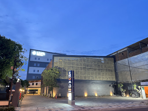 Lynn Hotel Tuban